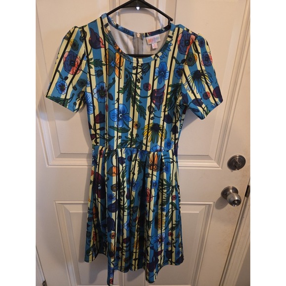 LuLaRoe Dresses & Skirts - LuLaRoe Amelia‎ Fit & Flare Short Sleeve Dress Women's Small